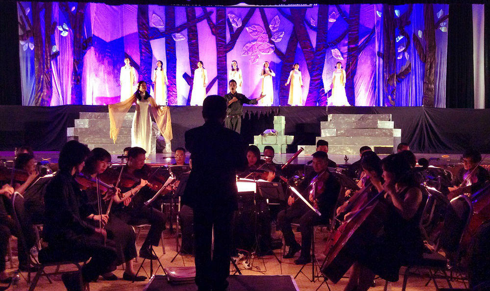 Nhạc kịch “Lá đỏ” viết tiếp trang sử hào hùng