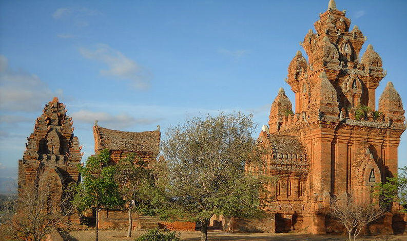 Về vương quốc Tháp Chăm-pa cổ kính mùa lễ hội