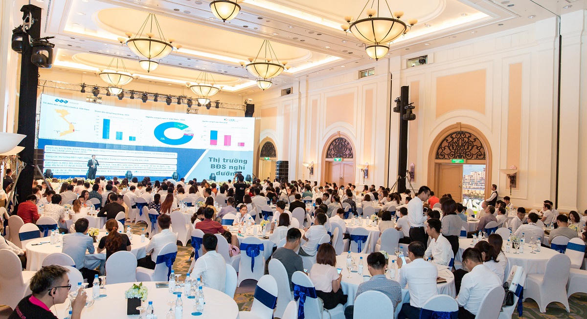 Jennifer Phạm nhanh tay “ẵm” condotel FLC Grand Hotel Sầm Sơn ngày đầu chính thức mở bán