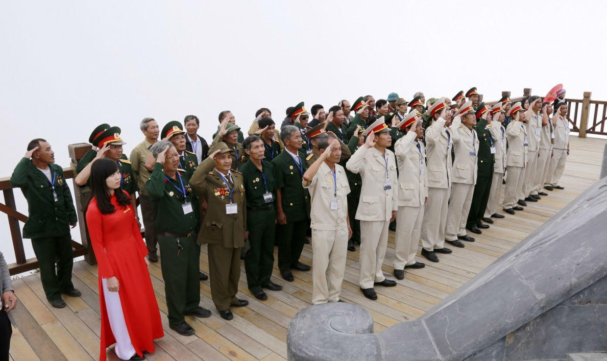 Chinh phục đỉnh Fansipan, ngắm cột cờ cao nhất Đông Dương