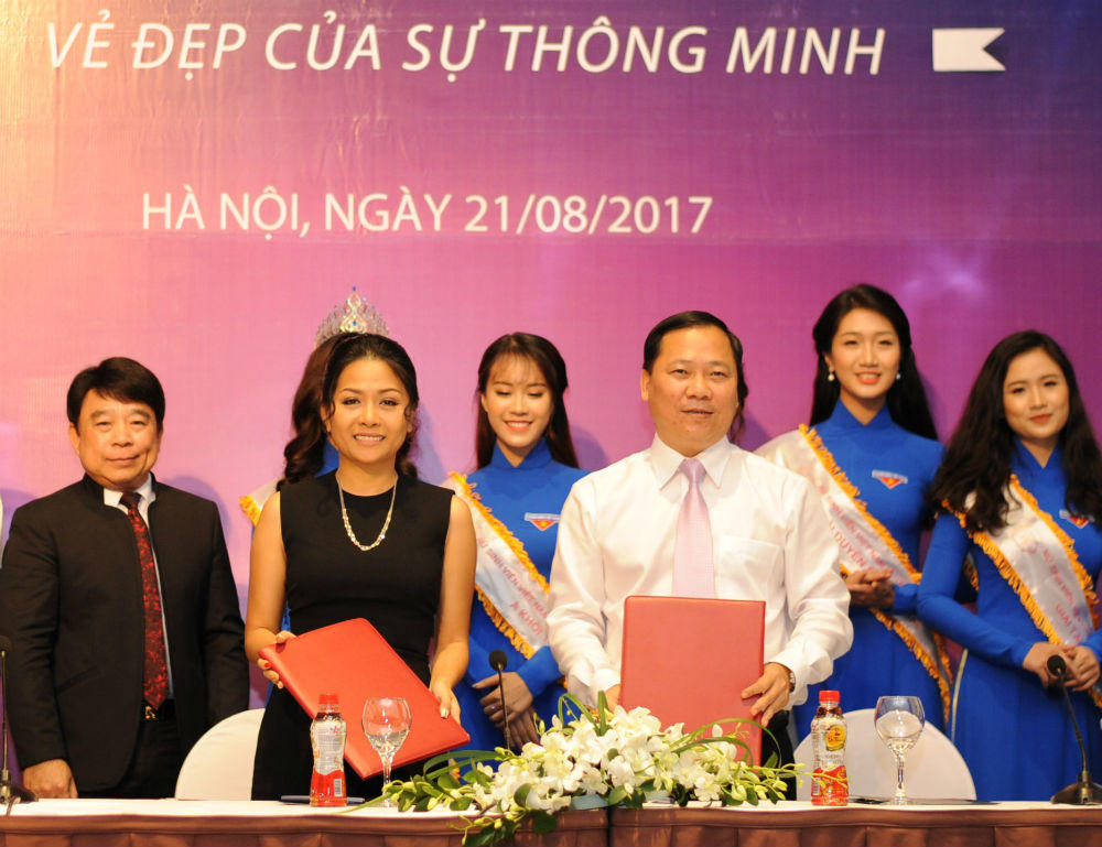 Trà thanh nhiệt Dr Thanh tôn vinh “Vẻ đẹp của sự thông minh” cùng Hoa khôi Sinh viên 2017