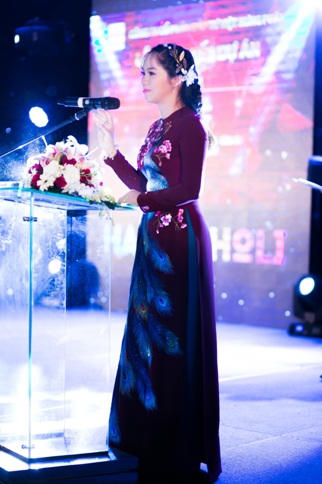 Kim Phát - Việt Hưng Phát tỏa sáng cùng áo dài của Nhà thiết kế nổi tiếng Đinh Văn Thơ