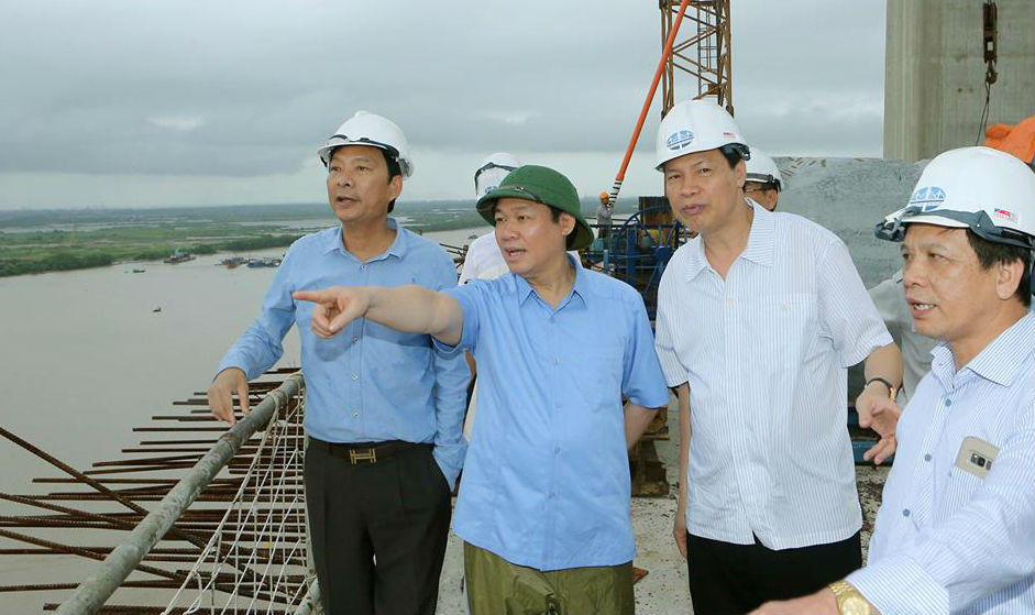 Phó Thủ tướng Vương Đình Huệ thị sát nhiều dự án tại Quảng Ninh