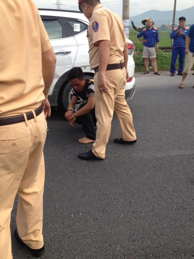 Bắt khẩn cấp tài xế "xe điên" chống đối, tấn công cảnh sát giao thông