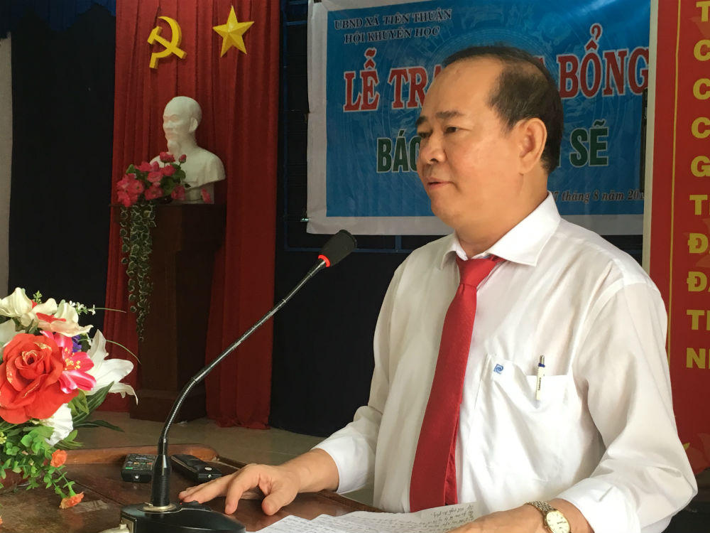 Học sinh quê nghèo được trao học bổng bác sĩ Lê Văn Sẽ