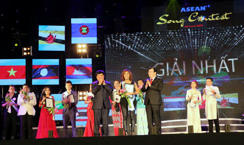 Phó Thủ tướng trao giải cuộc thi Tiếng hát ASEAN +3 tại FLC Sầm Sơn 