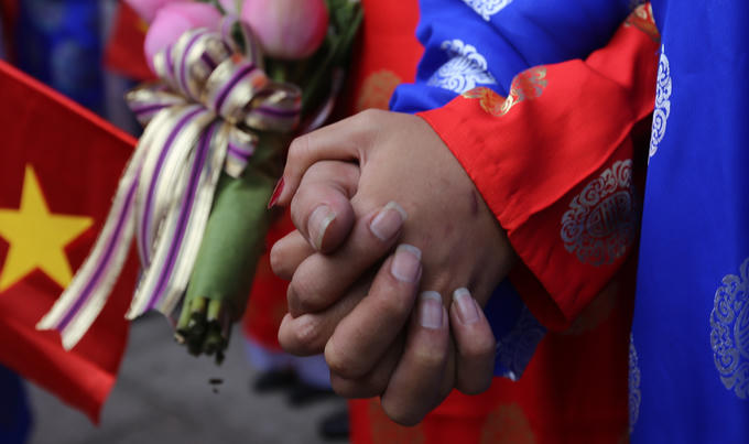 100 chú rể rước dâu bằng xe đạp ở Sài Gòn