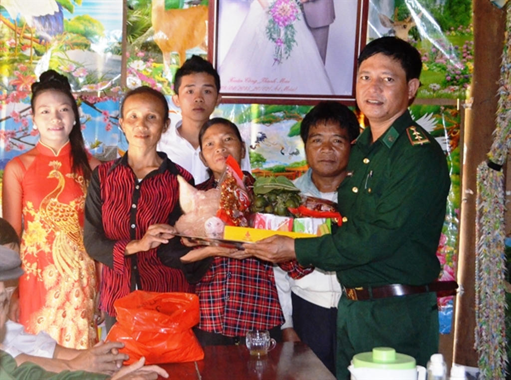 Chuyện Bộ đội Biên phòng Hà Tĩnh mai mối cho người Chứt