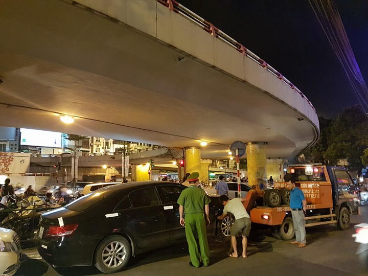 Phố cổ đông nghẹt trong buổi tối ngày lễ Quốc khánh 2/9