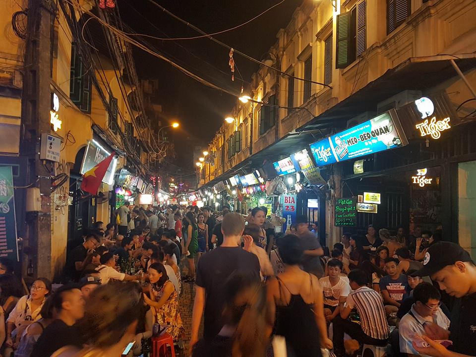 Phố cổ đông nghẹt trong buổi tối ngày lễ Quốc khánh 2/9