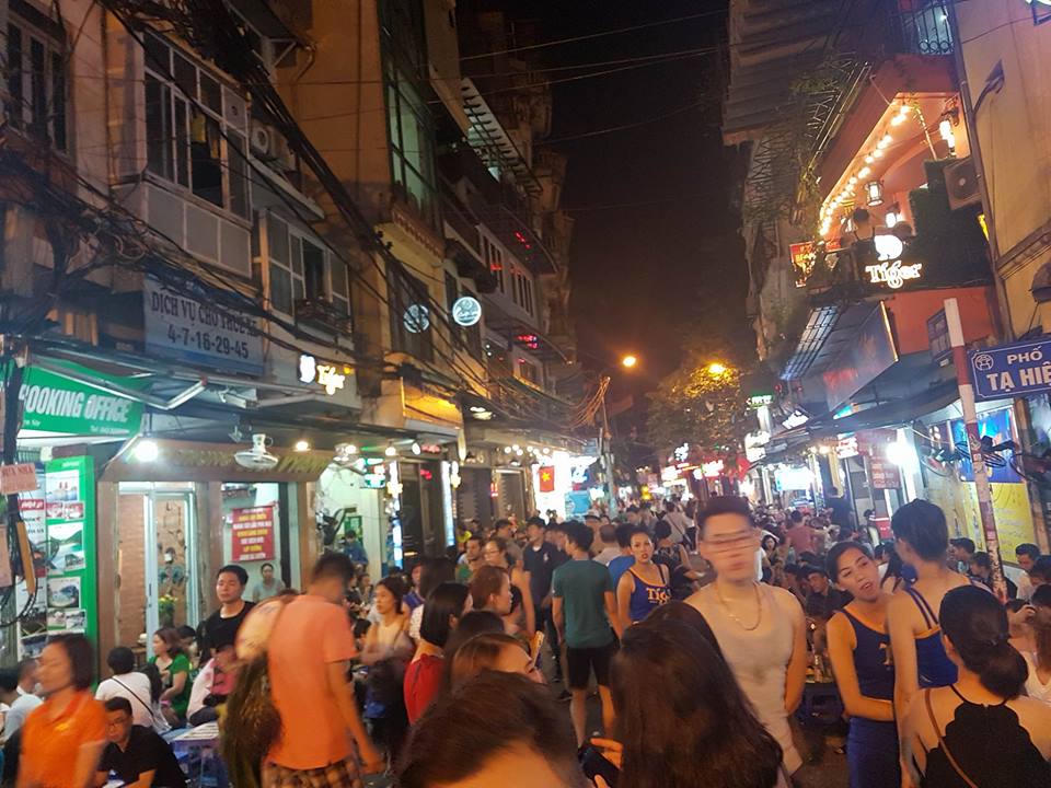 Phố cổ đông nghẹt trong buổi tối ngày lễ Quốc khánh 2/9