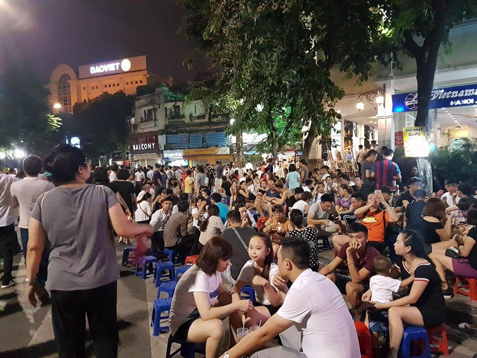 Phố cổ đông nghẹt trong buổi tối ngày lễ Quốc khánh 2/9