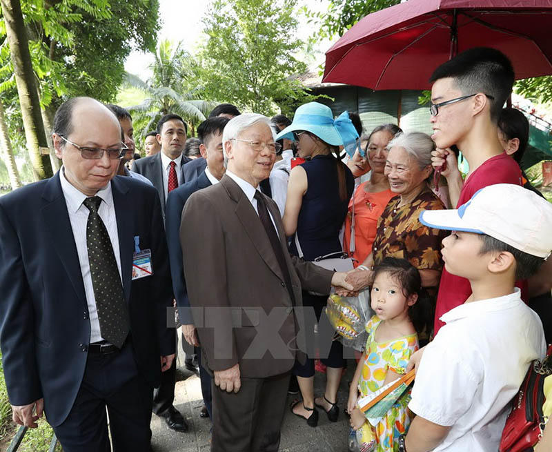 Tổng bí thư dâng hương tưởng niệm Bác Hồ
