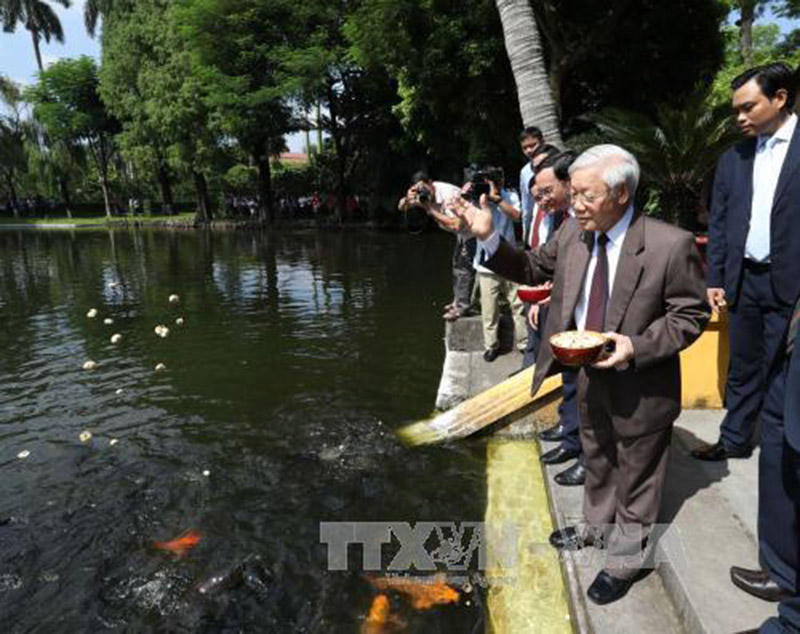 Tổng bí thư dâng hương tưởng niệm Bác Hồ