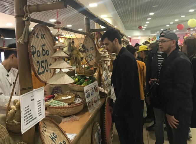 Rực rỡ Festival thức ăn đường phố Việt tại Nga