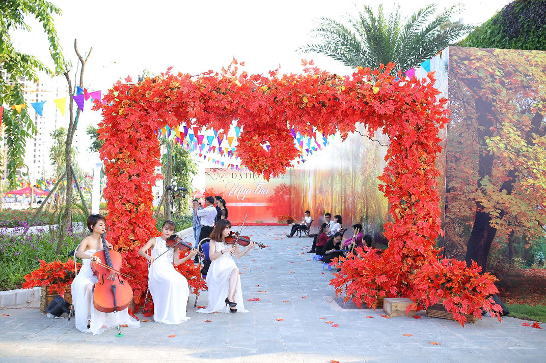 Say đắm cùng “Dạ tiệc mùa thu” tại khu vườn Sunshine City