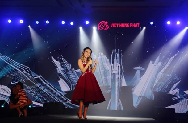 Việt Hưng Phát – chi hơn 10 tỷ đồng cho chương trình “Sắc Màu Tri Ân 2017”