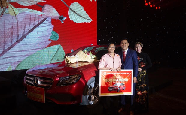 Việt Hưng Phát – chi hơn 10 tỷ đồng cho chương trình “Sắc Màu Tri Ân 2017”