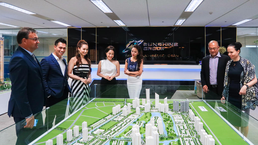 Nâng cao chất lượng công trình, Sunshine Group “bắt tay” với Tập đoàn cửa hàng đầu châu Âu 