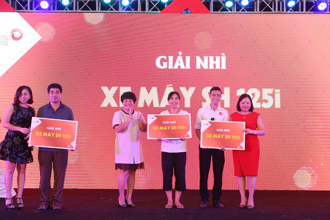 Mua nhà đẹp, bất ngờ trúng xe “chất lừ” từ Vinhomes Thăng Long