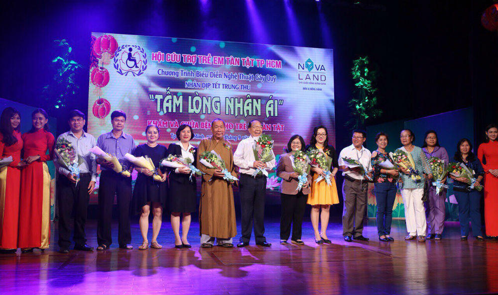 Ngàn yêu thương và quà tặng đến trẻ em dịp tết Trung thu