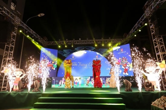 Nhiều ông lớn’ bất động sản ‘đổ tiền tỷ’ tổ chức trung thu cho cư dân