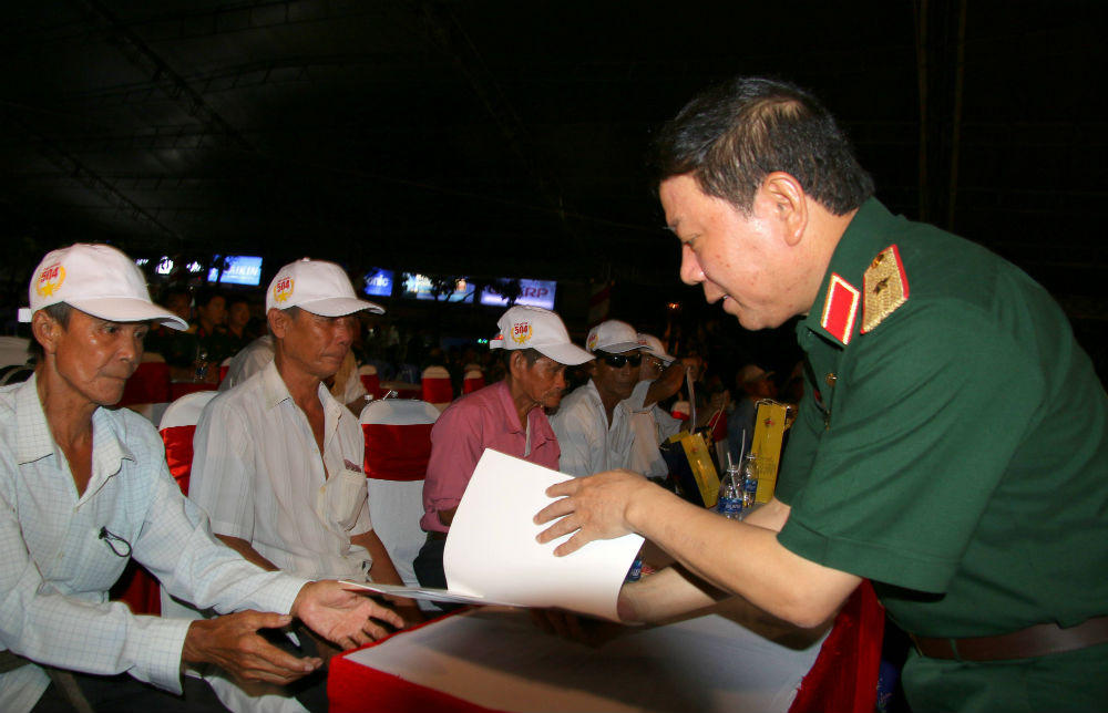 Trưng bày bom mìn, vật nổ còn sót lại sau chiến tranh tại TP Cần Thơ