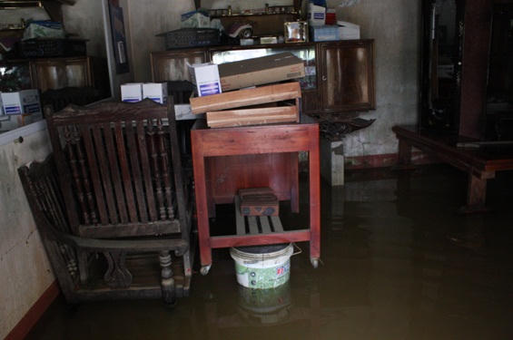 Cận cảnh cuộc sống ngập trong nước của người dân Chương Mỹ sau vỡ đê