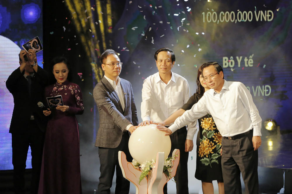 Tập đoàn FLC chung tay cùng tháng cao điểm "Vì người nghèo" năm 2017 