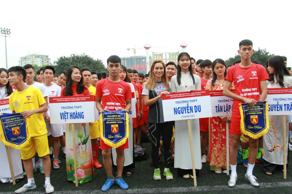 Tưng bừng khai mạc giải bóng đá học sinh Hà Nội tranh Cup Number 1 Active