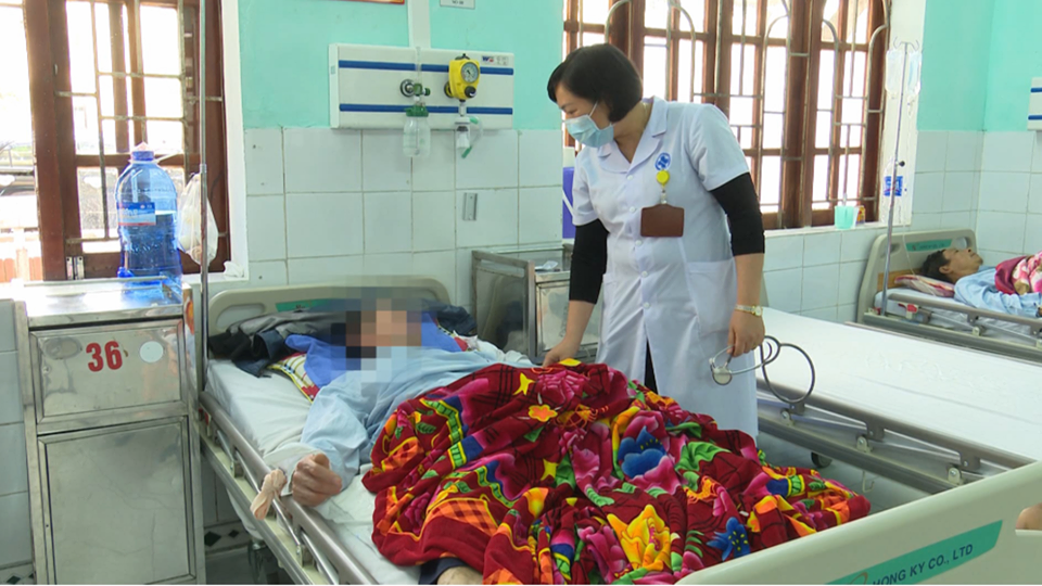 Thái Bình: Đang uống rượu, 7 người gục tại bàn