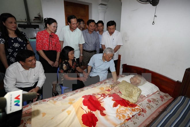 Tổng Bí thư Nguyễn Phú Trọng: Đừng ham dự án mà phát triển nóng