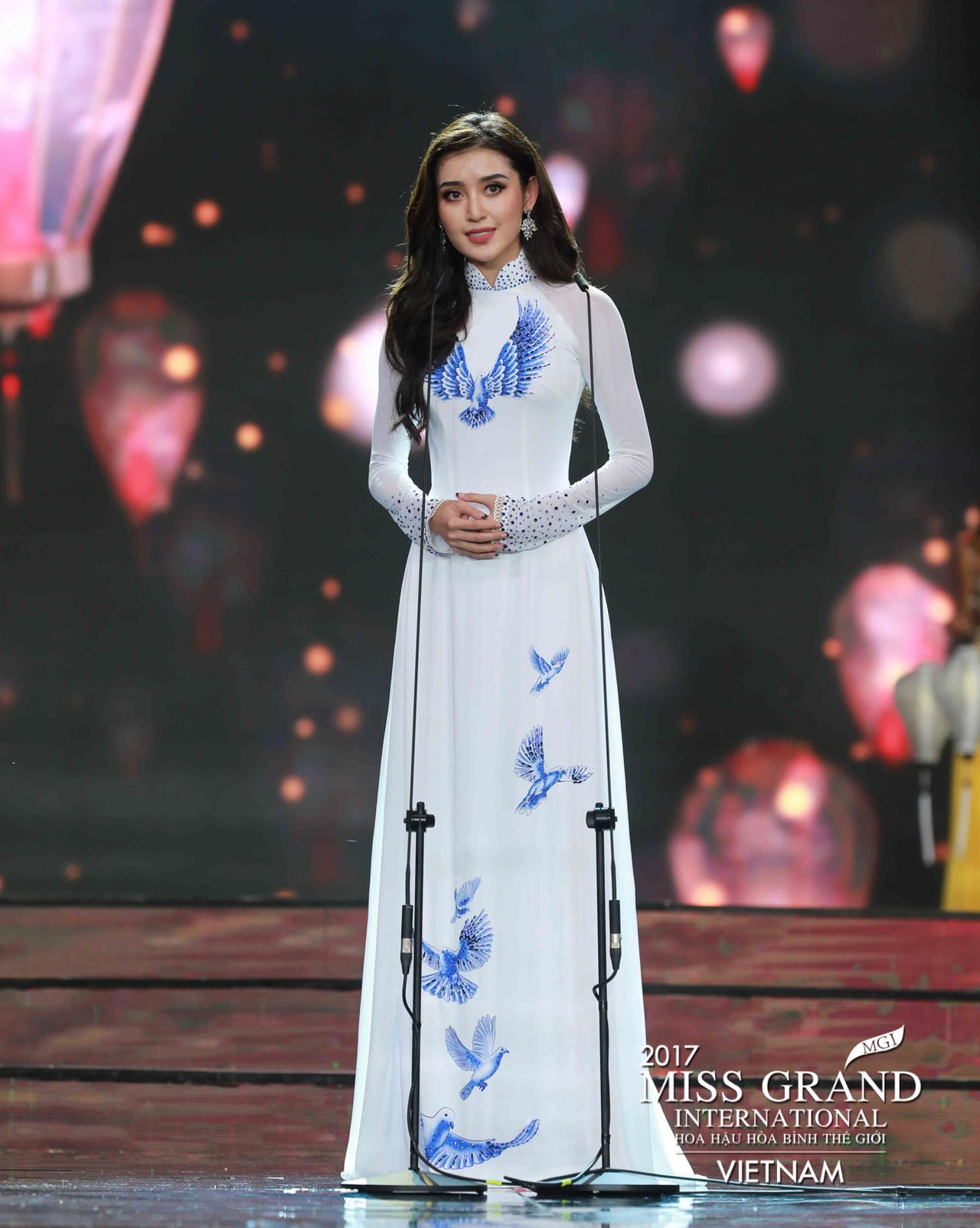 Nhan sắc tươi tắn của Hoa hậu Hòa bình Thế giới 2017 người Peru