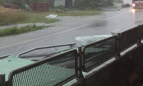 Khánh Hòa: Người dân thức trắng đêm để tránh bão