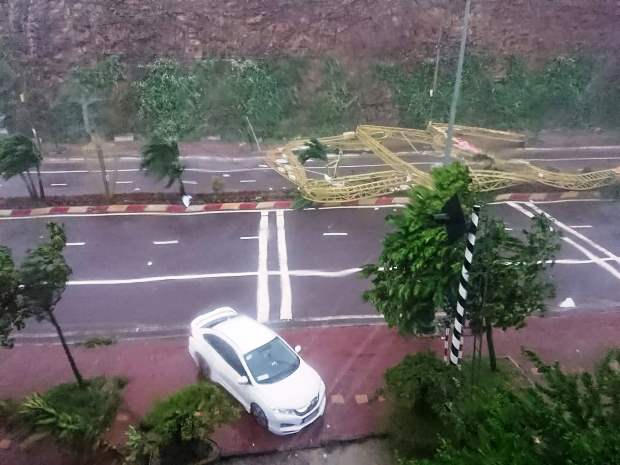 Phó Thủ tướng thị sát, chỉ đạo khắc phục hậu quả bão số 12