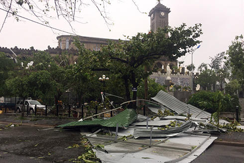 Phó Thủ tướng thị sát, chỉ đạo khắc phục hậu quả bão số 12