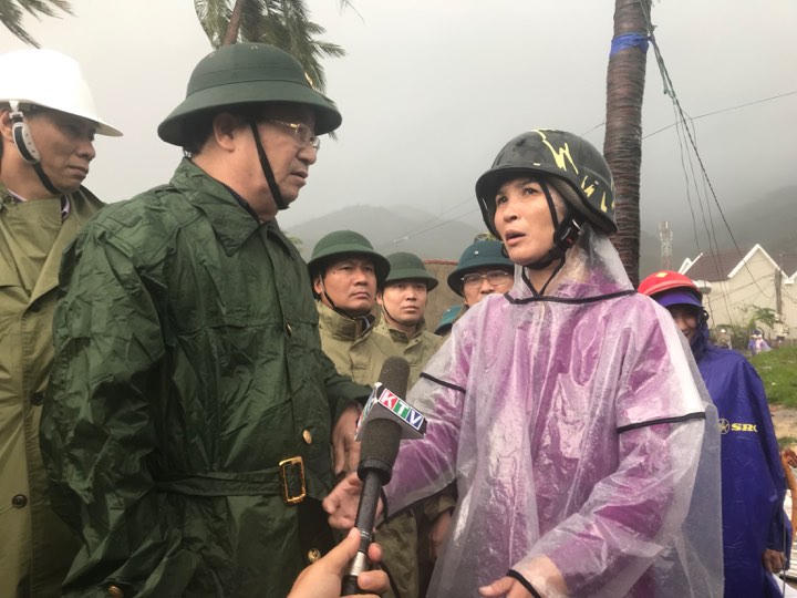 Phó Thủ tướng thị sát, chỉ đạo khắc phục hậu quả bão số 12