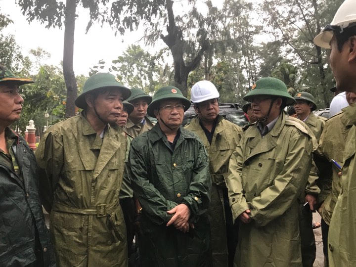 Phó Thủ tướng thị sát, chỉ đạo khắc phục hậu quả bão số 12