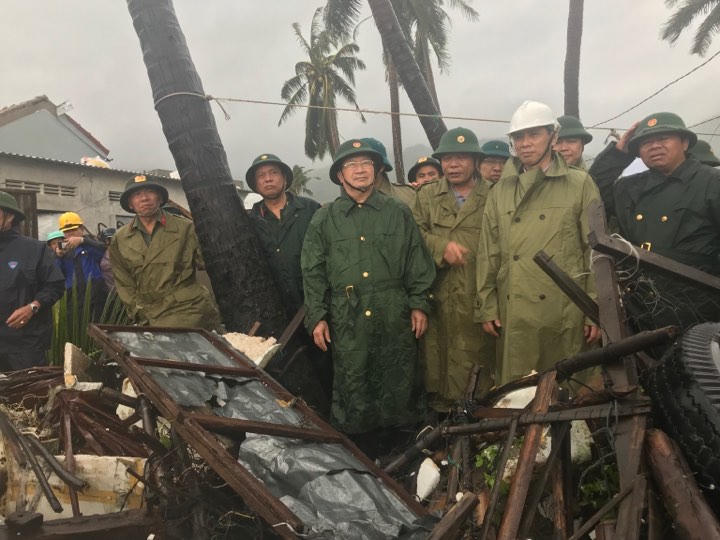 Phó Thủ tướng thị sát, chỉ đạo khắc phục hậu quả bão số 12