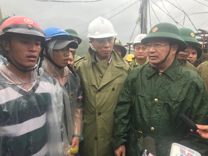 Phó Thủ tướng thị sát, chỉ đạo khắc phục hậu quả bão số 12