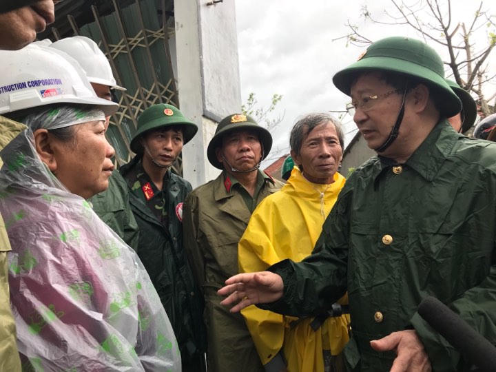 Phó Thủ tướng thị sát, chỉ đạo khắc phục hậu quả bão số 12