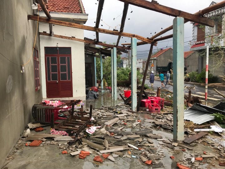 Phó Thủ tướng thị sát, chỉ đạo khắc phục hậu quả bão số 12