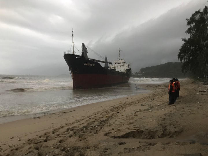 Phó Thủ tướng thị sát, chỉ đạo khắc phục hậu quả bão số 12