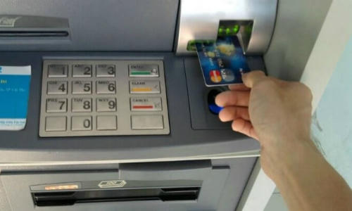 the-tin-dung-co-the-khong-duoc-rut-qua-5-trieu-dong-moi-ngay