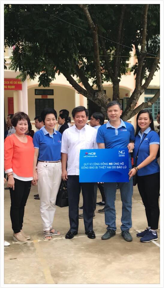 NCB trao 3,000 phần quà cho đồng bào bị thiệt hại do mưa lũ 