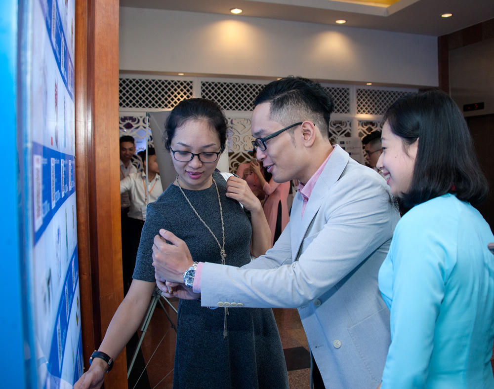 Khách hàng hào hứng với trải nghiệm thanh toán QR Pay của VietinBank