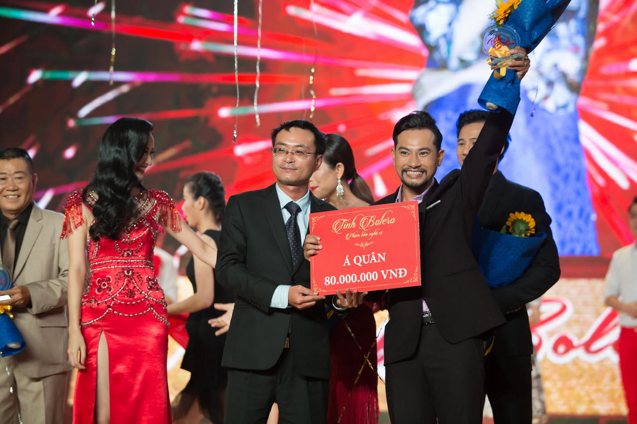 Á hậu Hà Thu đăng quang Tình Bolero phiên bản Nghệ sĩ 2017