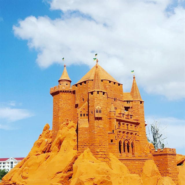 Lạc vào xứ sở thần tiên ở Công viên tượng cát “Forgotten Land”