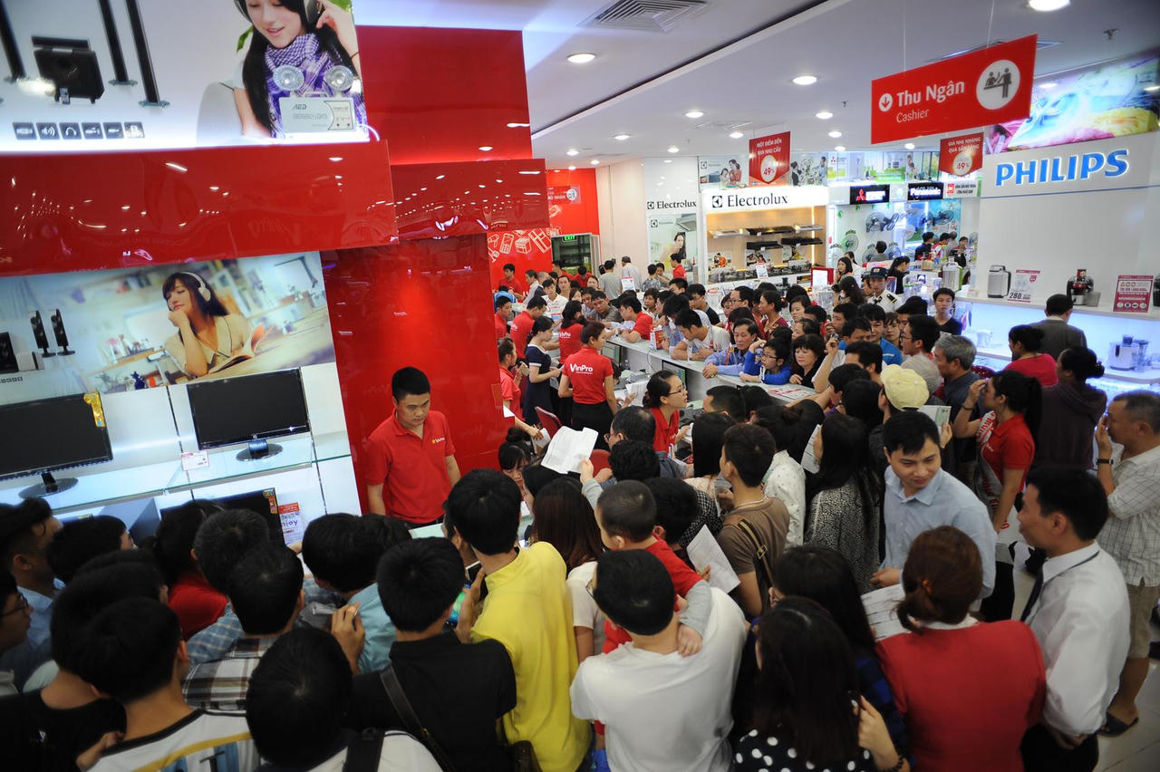 Gần 2.000 gian hàng ngập tràn ưu đãi trong dịp Vincom Black Friday 2017