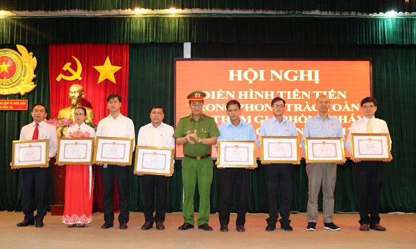 Đồng Nai: Biểu dương các điển hình tiên tiến trong phong trào toàn dân PCCC